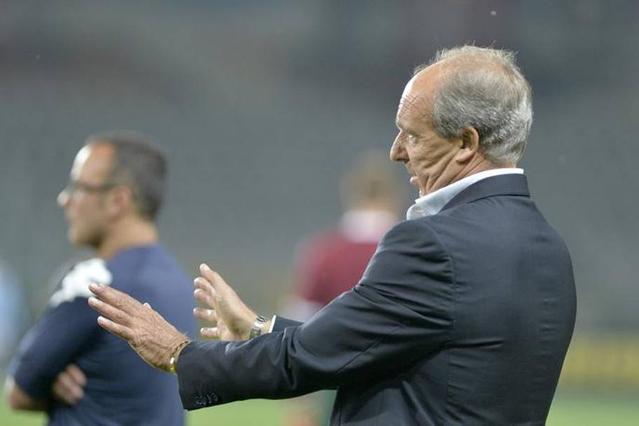 L&#39;allenatore Giampiero Ventura per a gesti sembra rasserenarlo: 